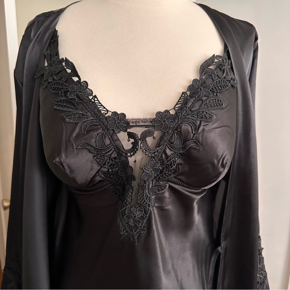 Flora by FLORA NIKROOZ Black Satin Stella Chemise Gown and Robe Set Negligee XL - Picture 12 of 16